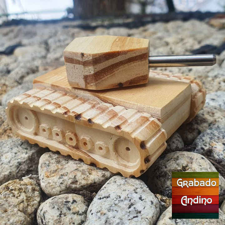 tanque de guerra con torreta giratoria a 360°