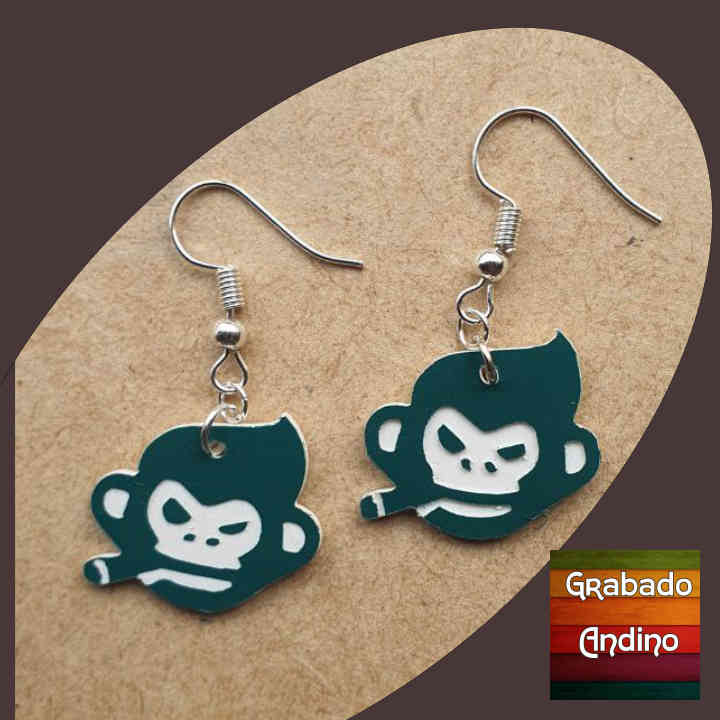 aretes mono que fuma smoking monkey