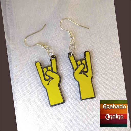 [arm10] aretes mano metalera