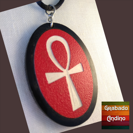 [com01] collar cruz ank con inserto rojo