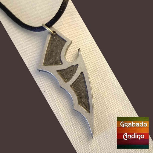 [com03] collar ala de murcielago